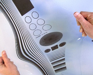 Elastic and stretchable conductive tracks Elastic and stretchable conductive tracks