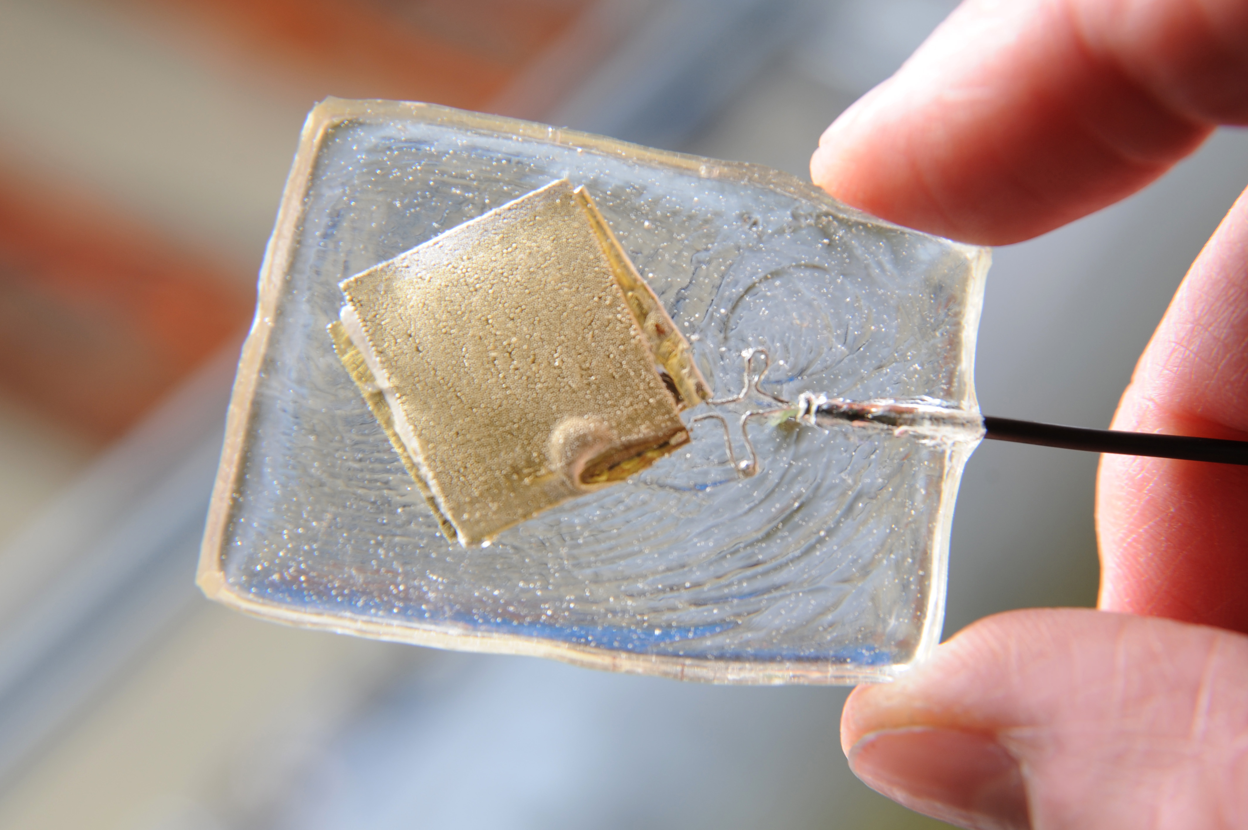 Transducer element embedded in glass solder.