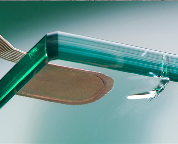 Sensor element (10 x 20 mm²) on a glass plate for crack detection